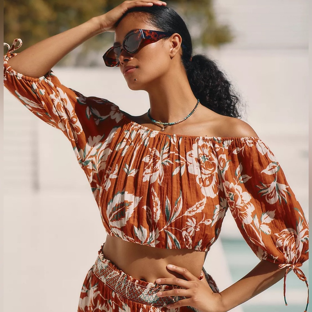 BY ANTHROPOLOGIE PRINTED OFF-THE-SHOULDER CROP TOP, size S
